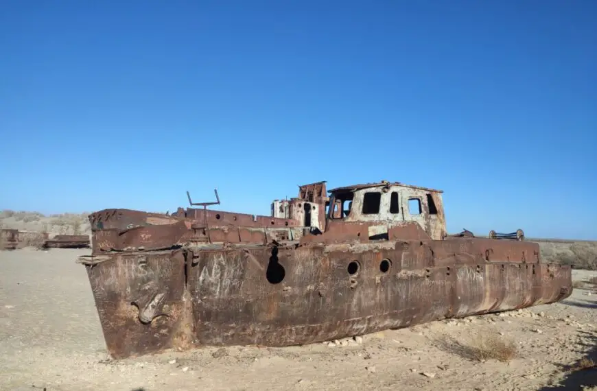 Muynaq Dead ship on the dried Aral Sea