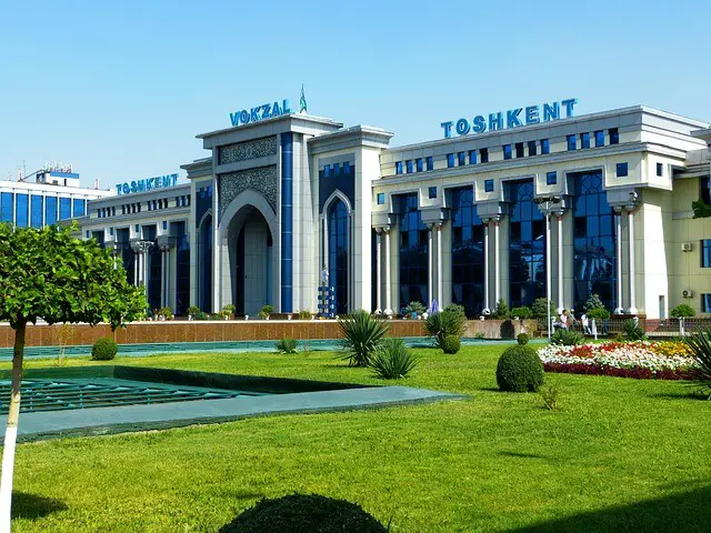 Toshkent Vokzal, the train station in Tashkent from outside