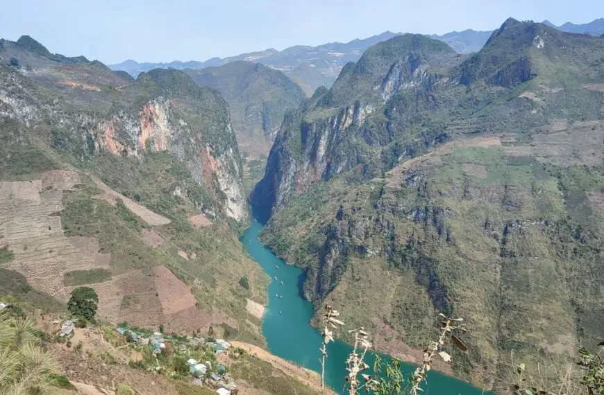 View from Ma Pi Leng Pass towards Song Nho Que River