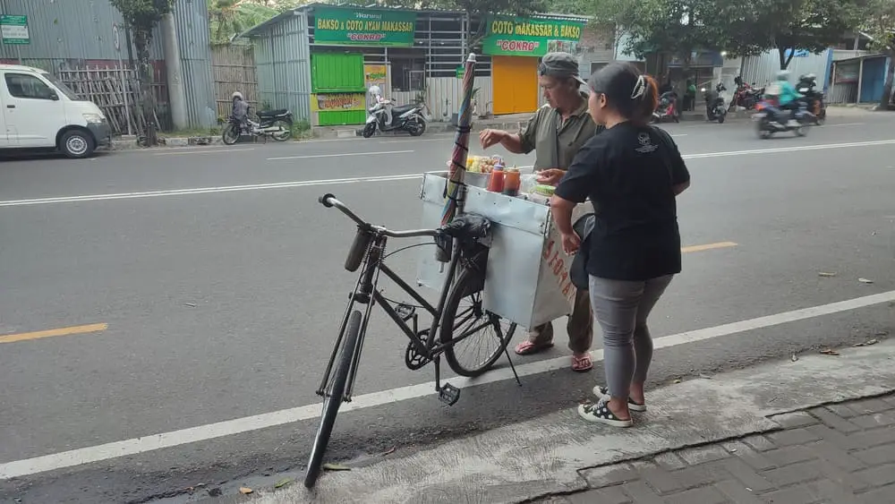 Sepeda vendor of Indonesian street food snacks
