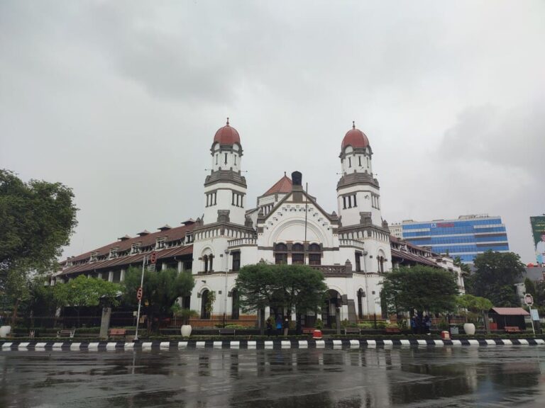 Lawang Sewu in front