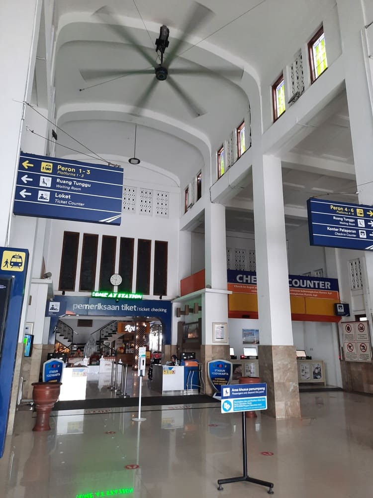 Inside Yogyakarta Tugu Station