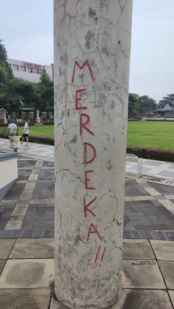 Merdeka! (Independence) written on a pillar at the Heroes Monument in Surabaya
