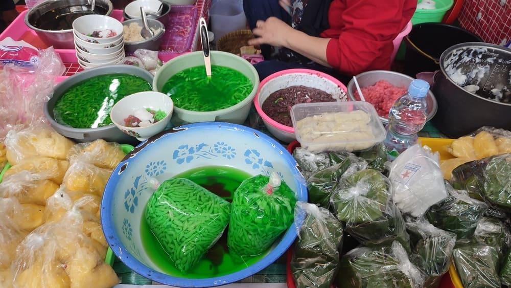 Es dawet ingredients on a table inside Pasar Gede