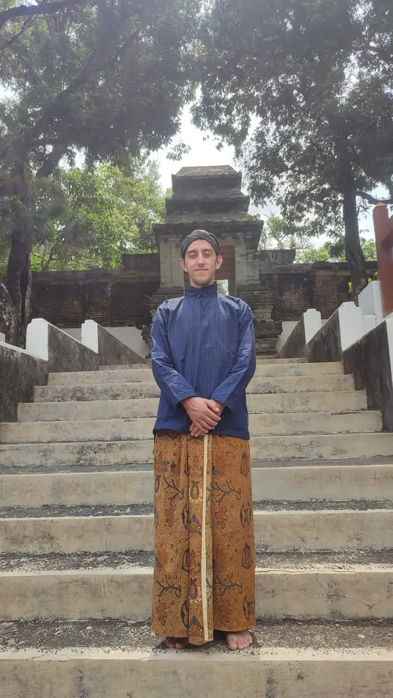 Simon wearing traditional Javanese clothes - beskap, jarik and blangkon