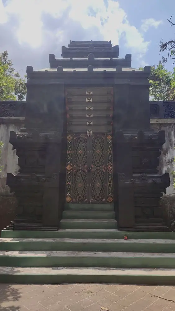 A closed gate of the Surakarta part of the Royal Cemetery at Imogiri