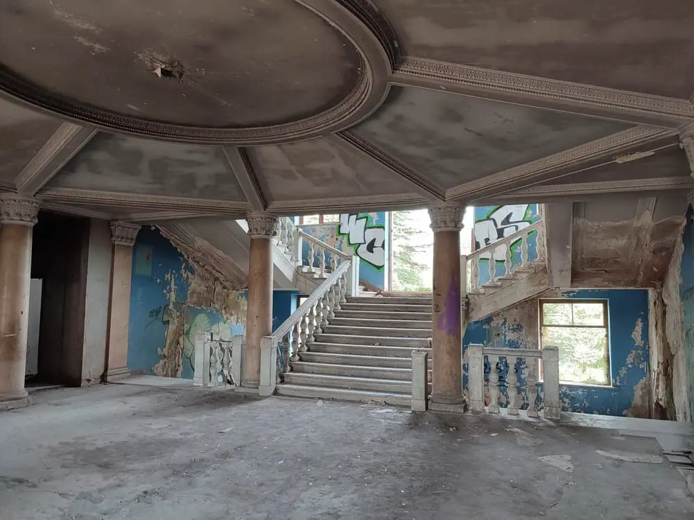 Inside an abandoned hotel in Tskaltubo