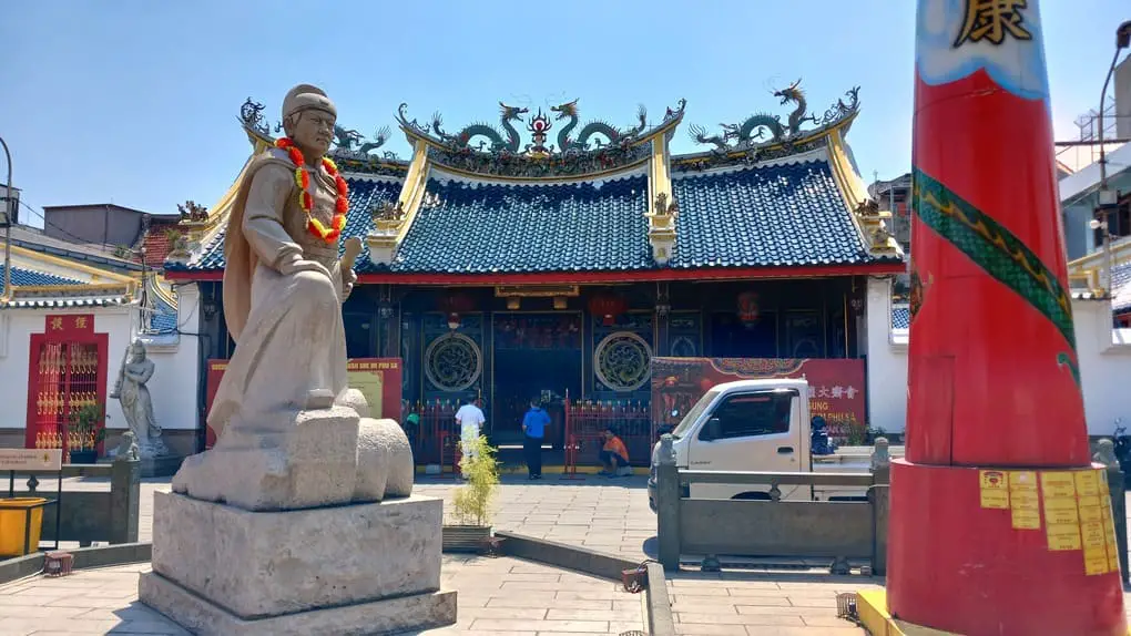 The front entrance of Tay Kak Sie Chinese Temple