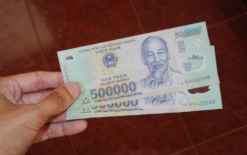 2 banknotes of 500.000 Vietnamese dong each