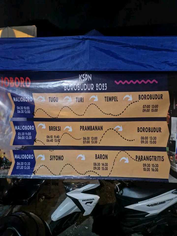 The timetable of the bus that goes to Borobudur
