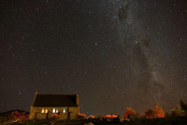Stargazing at Lake Tekapo: How to Do it for Free (+ Options)