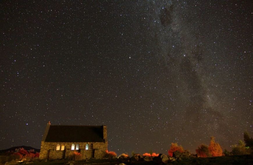 Night sky stargazing at Lake Tekapo