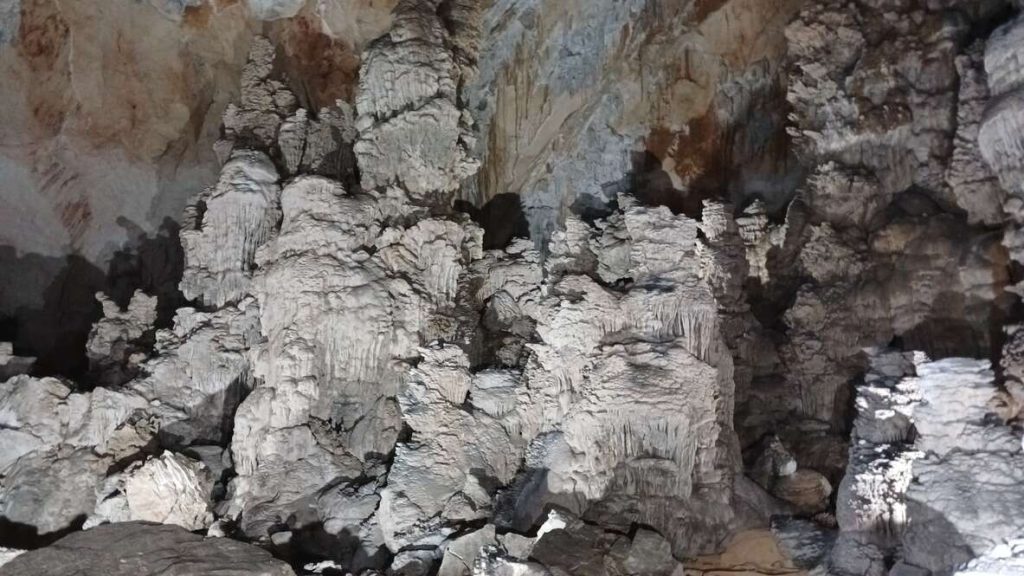 Cave formations 