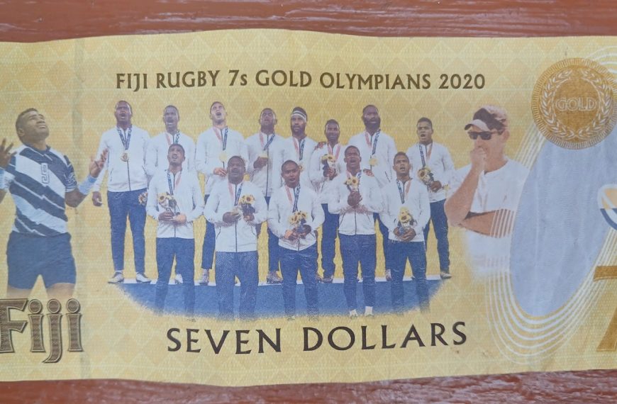 Seven Fijian dollars banknote