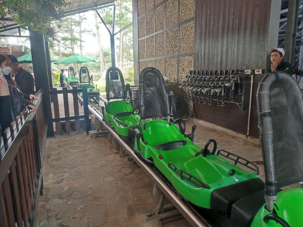 bobsled carts for an alpine coaster