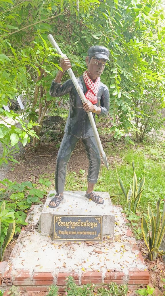 A statue of Khmer Rouge soldier