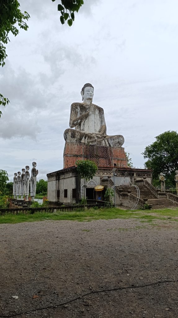 A giant buddha