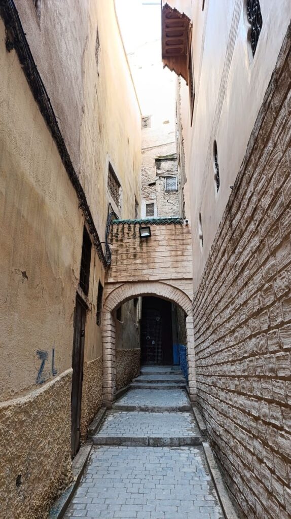 a narrow alley