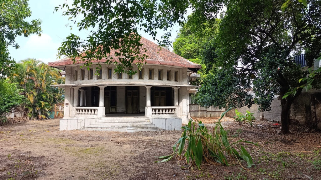 An old Dutch Colonial House.