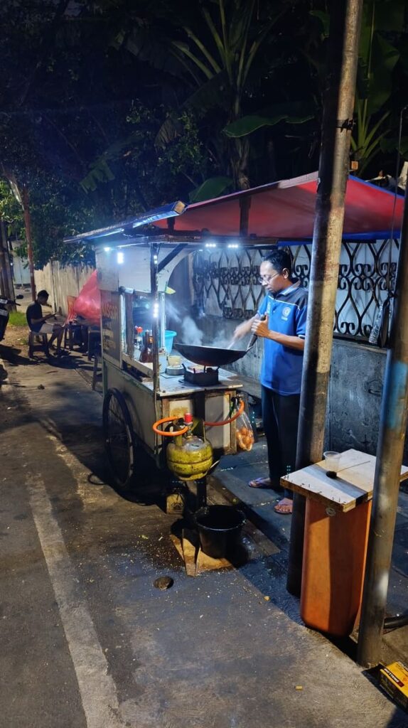 Mie goreng vendor in Jakarta