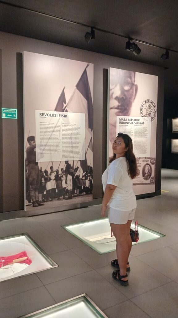 Yulli in Bank Indonesia Museum